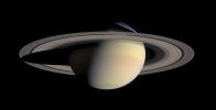 800px-saturn_from_cassini_orbiter_-2004-10-06-.jpg